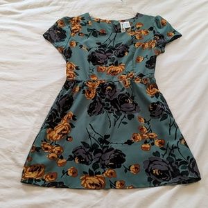 THE perfect fall dress! Mimi chica, size Medium